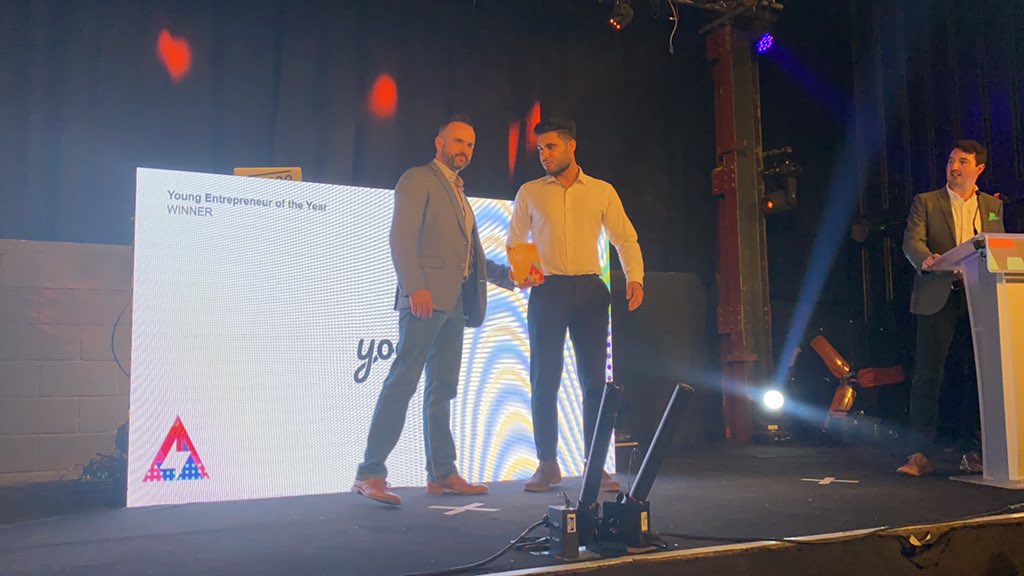 The winner of the 2021 @WalesStartup young entrepreneur of the year is Sina Yamani of @YoelloPay 

#WSUA21 🏴󠁧󠁢󠁷󠁬󠁳󠁿🐣