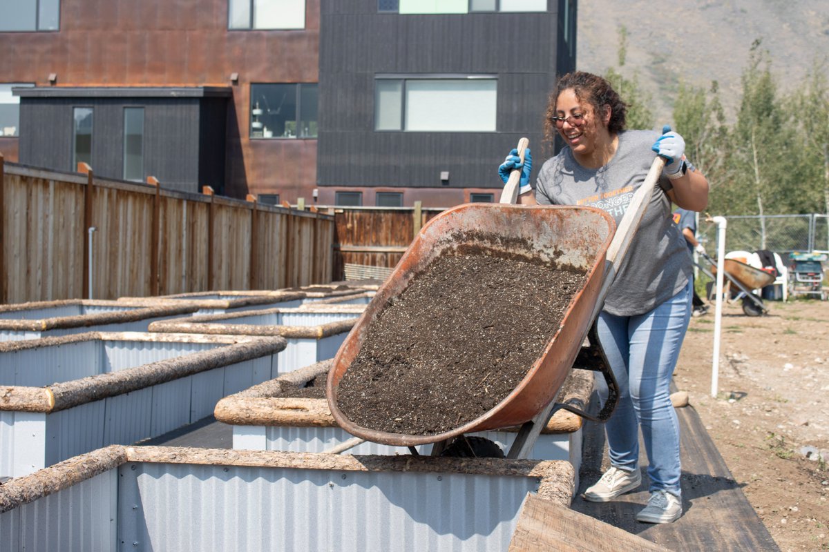 Thank you to @FirstInterstateJacksonMainfor investing in our community! They partnered with Teton Habitat to provide a grant and seven volunteers to help complete the community garden. 

#volunteering @FirstInterstateBank #thursdaymorning #SummerLove #JacksonHole #community