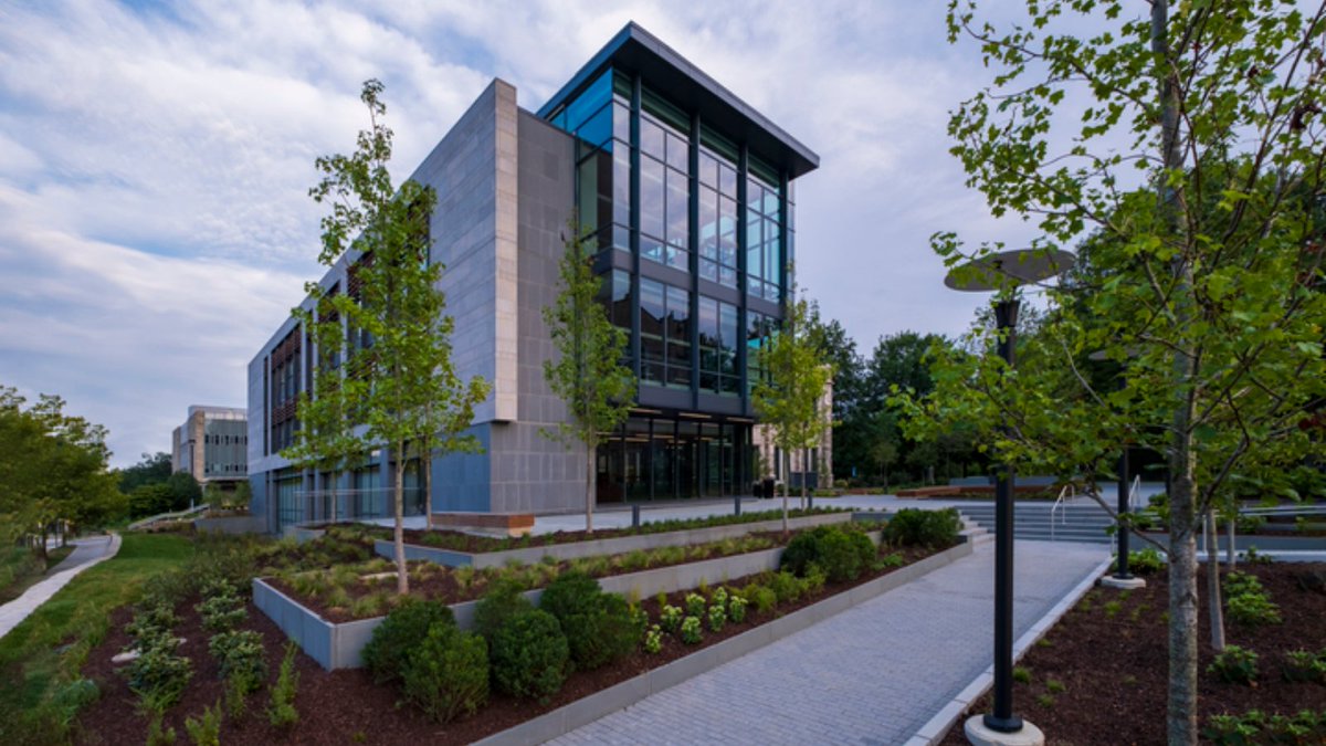 LoyolaMaryland's tweet photo. Loyola celebrates the opening of the Miguel B. Fernandez Family Center for Innovation and Collaborative Learning! The state-of-the-art building is designed to help students innovate, learn, collaborate, and propel their careers forward. https://t.co/My9WI5vuwF #LoyolaReady https://t.co/t8zcT1vlMp