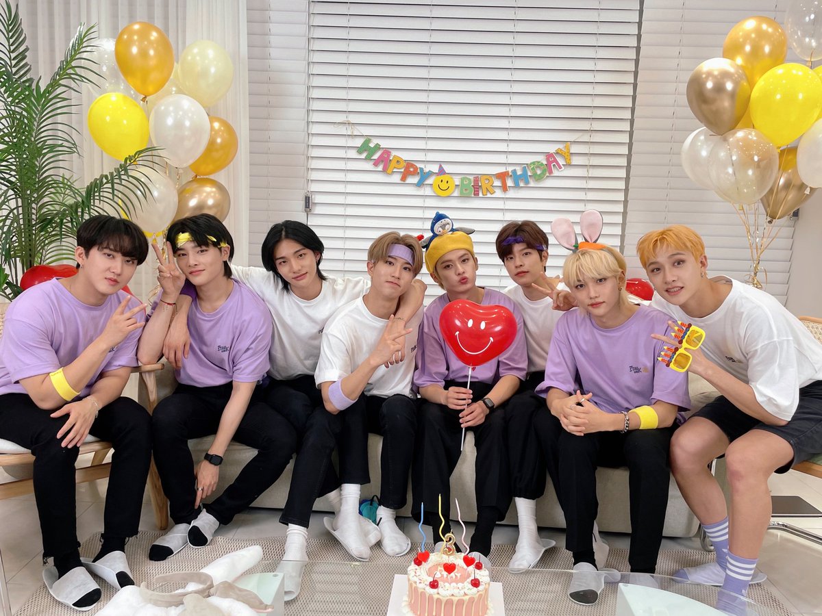 STAYLEE05's tweet photo. Stray kids?? Skz son mi felicidad mi todo estoy muy feliz de haberlos conocido los amo con todo mi corazon<3
 #straykidsdoubleknot #straykidsdistrict9 #skzdiamond https://t.co/sdaRJbCc0C
