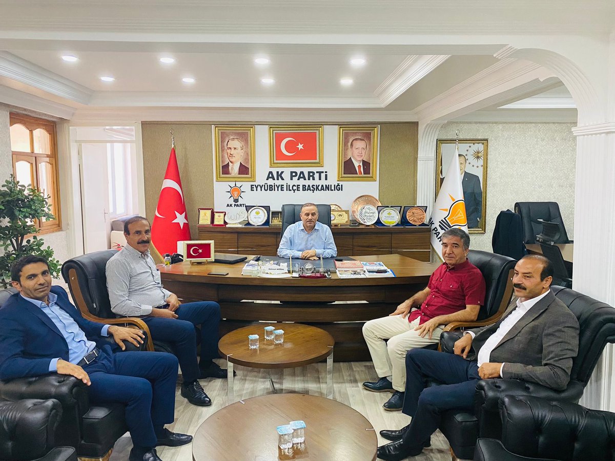 Belediye Meclis Üyelerimiz; <a href="/NecmeddinSaglam/">Necmeddin Sağlam</a>, <a href="/MehmetD48888381/">Mehmet Demir</a> ve Başgök Mahalle Muhtarı <a href="/ABagk/">ahmet başgök 🇹🇷</a> bizleri #Halkınevi ilçe başkanlığımızda ziyaret ettiler.

Nazik ziyaretlerinden dolayı kendilerine teşekkür ediyorum.

<a href="/RTErdogan/">Recep Tayyip Erdoğan</a> <a href="/erkankandemir/">Erkan Kandemir</a> <a href="/metinbulut23/">Metin BULUT</a> <a href="/abdkirikci/">Abdurrahman KIRIKÇI</a>