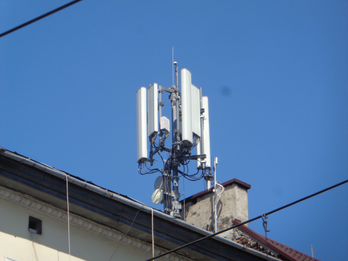 joaocond78's tweet photo. BT24088 - KRAKÓW LUBICZ - Krakow
@Plus_Polska 5G site with b3 20 MHz + n41 40 MHz
Network Signal Guru - https://t.co/GBnwIY6U0E
#poland #krakow #5G #n41 #tdd #b3 #fdd #nokia #plus_polska #networksignalguru #mi10t https://t.co/BMdGe1mJHy