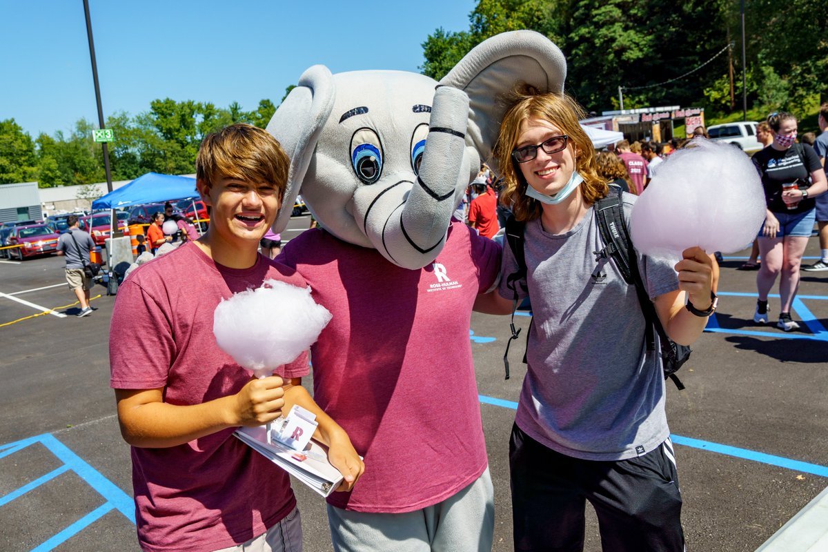 RoseHulman's tweet photo. The fall quarter is one week old &amp; we can already tell that students are really engaged in a variety of campus activities &amp; enjoying being on campus. We have an unique &amp; caring family atmosphere here. #rosehulman #rosegetsme https://t.co/1C5aGjmNS3