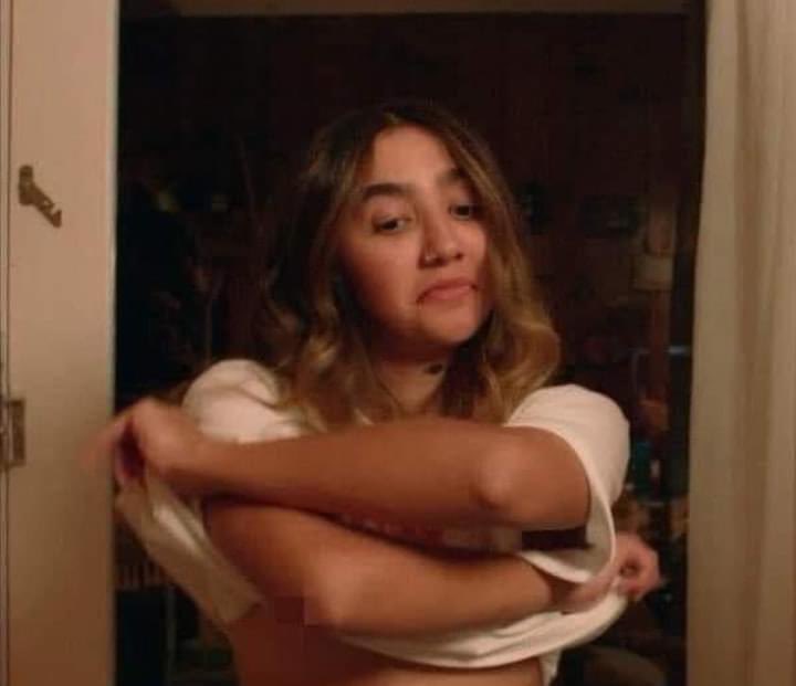 TheRandom_Memes's tweet image. “Entonces eres un flaco, caliente, fiel, amoroso, cursi, que se le nota las venas y celoso”.