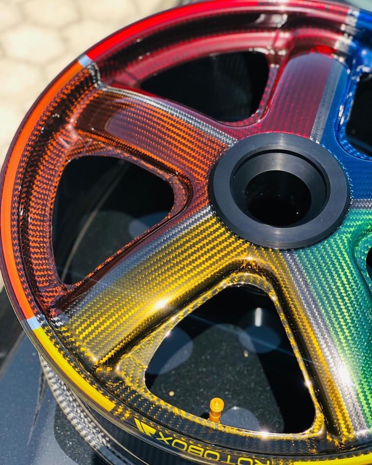 RotoboxRims's tweet photo. That color wheel.😎 

#magiccolors #translucent #colorcoating #rotoboxwheels #carbonfiber #sunlight #ultralight #performancewheels #rotobox https://t.co/EF5EVtYLGw