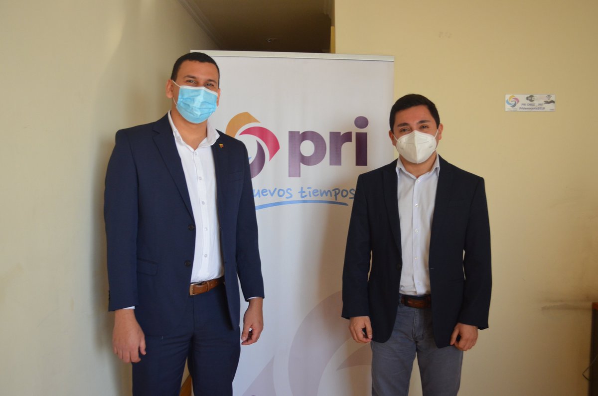 pridemocrata's tweet image. 🎂Saludamos en el día de su cumpleaños al máximo representante diplomático de 🇻🇪 en 🇨🇱 @CarlosMillan
Para los regionalistas e independientes es muy importante la comunicación y el trabajo conjunto con la comunidades migrantes, en especial la del país llanero. Abrazos fraternos 🫂