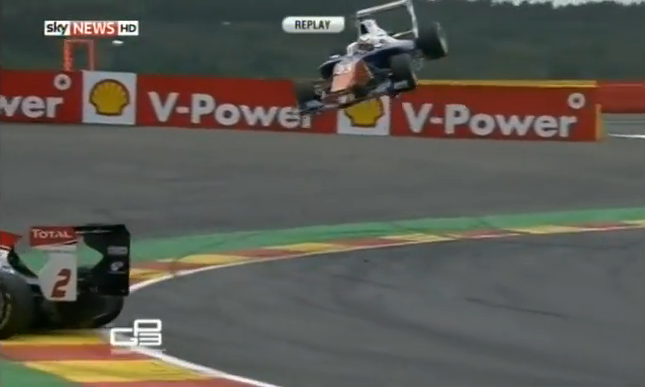 europeanwf1's tweet photo. 14/18

- ALEX LYNN (@JenzerGP3) BATE MUITO FORTE E A SESSÃO É INTERROMPIDA!!!!!

- ALEX FOI TENTAR PASSAR ROWLAND (@CamposF1v), PERDEU A FREADA, SAIU VOANDO, CAPOTOU 1 VEZ E LOGO PAROU NA BARREIRA COM O CARRO PEGANDO FOGO!!!!!! https://t.co/D3HYRD2RXw