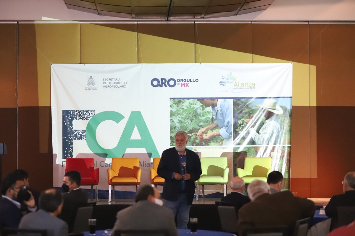 CDoblerM's tweet photo. Tenemos que romper paradigmas y generar nuevos esquemas, criterios y mecanismos para que el campo sea negocio, bajo una visión propositiva: “El Futuro del Campo en Alianza”, como una iniciativa presentada ante el sector público y privado de los integrantes de la Región #CBO. https://t.co/zXvJBQ5Im1