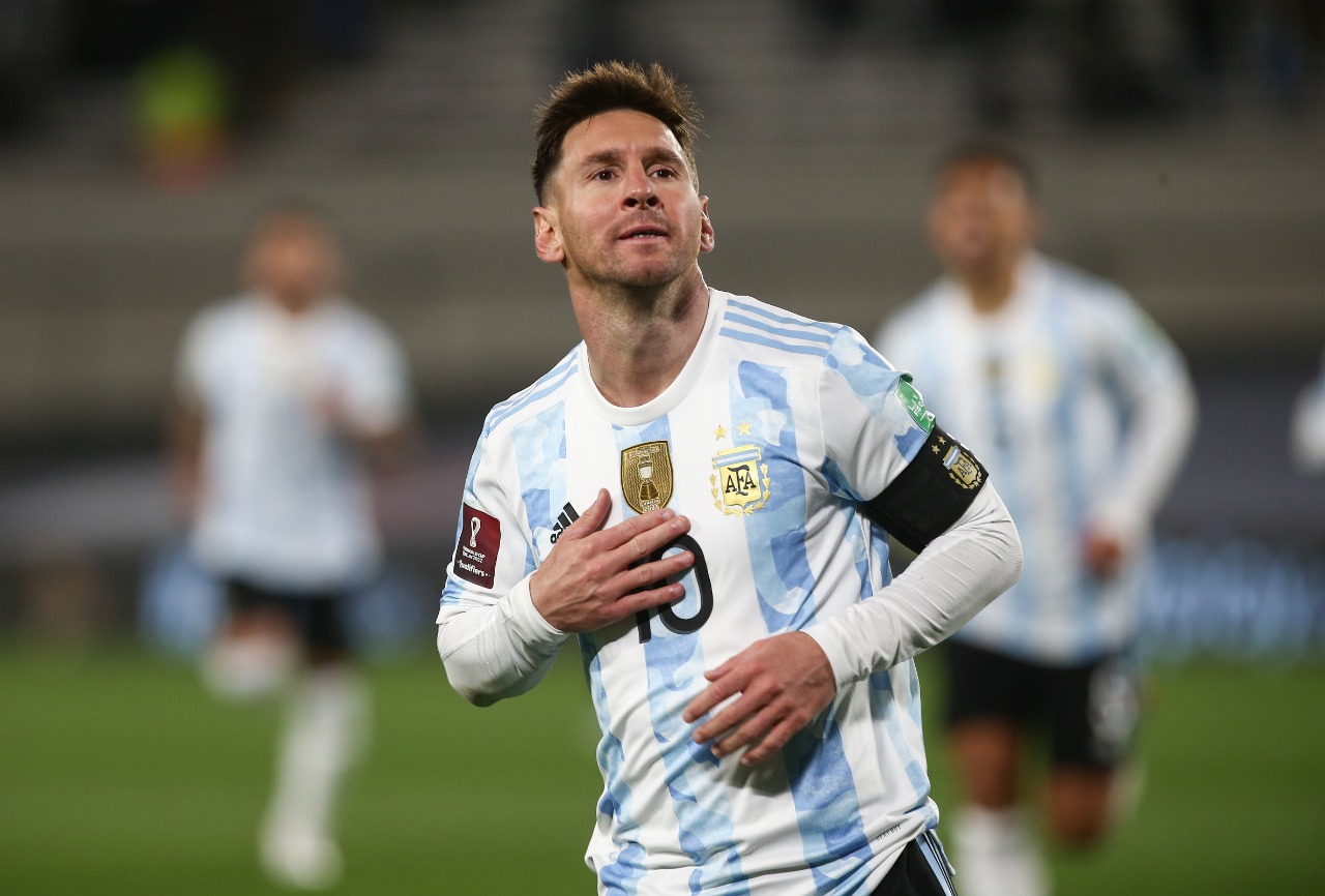 Selección Argentina 🇦🇷 on Twitter: "🏆 #Eliminatorias Todo el pueblo está con vos 🇦🇷 🙌 ¡Gracias por ser argentino, gracias por hacernos tan felices!… "