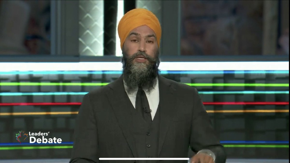 NDP Leader ⁦<a href="/theJagmeetSingh/">Jagmeet Singh</a>⁩ cuts ⁦<a href="/JustinTrudeau/">Justin Trudeau</a>⁩ deeply when he says, how do you trust a PM a who takes knee one day and takes Indigenous children to court the next day. #cdnpoli #elxn44
