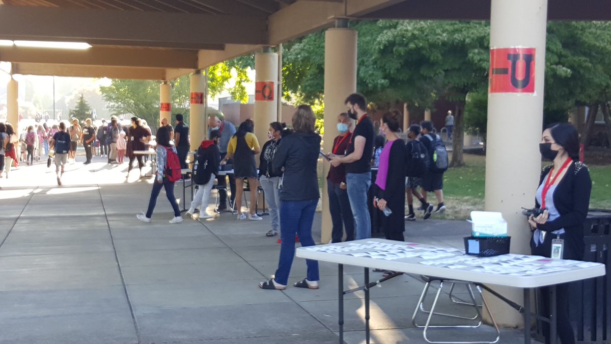 HazelbrookMid's tweet photo. 6th-7th-8th graders back to school. We missed you! https://t.co/n1elgrfgjD
