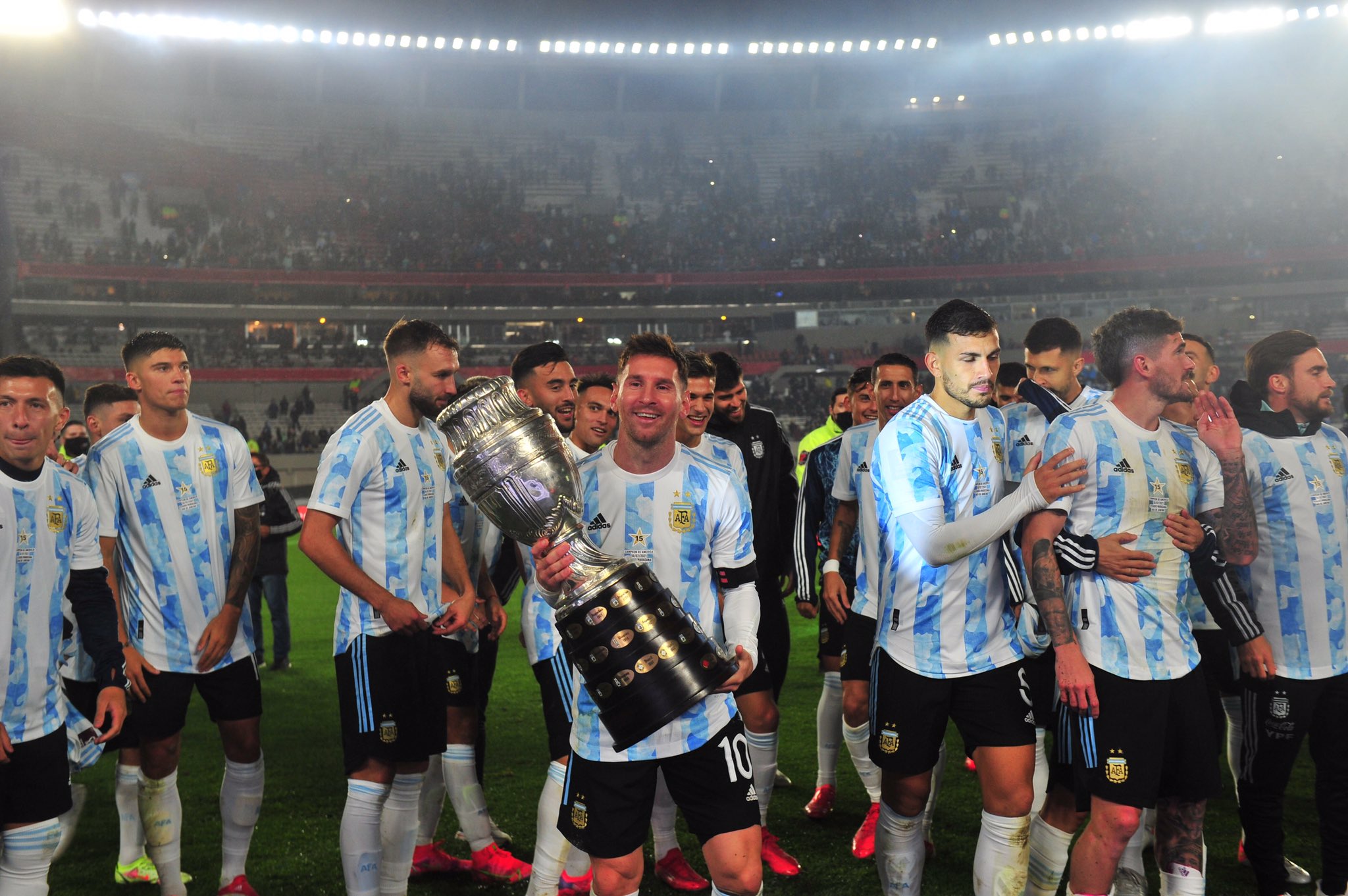 Twitter \ Pasión Monumental على تويتر: "💟 EL MONU DE FONDO 💟 . ✔️ La Selección Argentina rememora la obtención de la Copa América y la celebra en CASA https://t.co/a1oWGjgt0C"