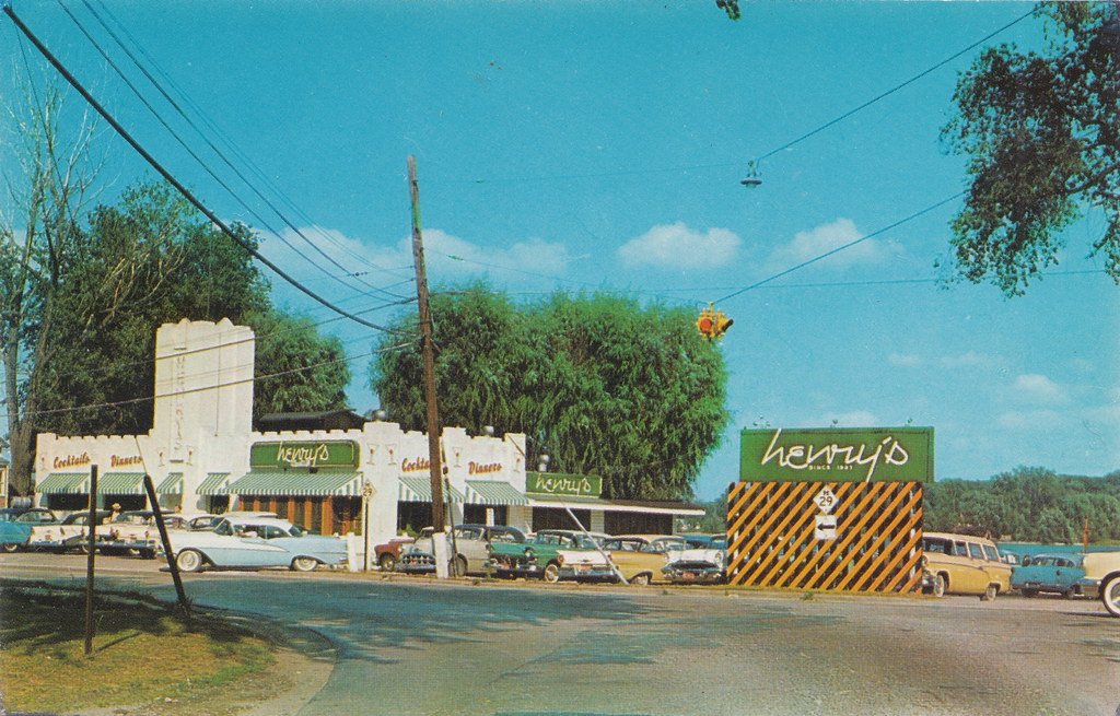 MichiganHist's tweet photo. Henry's Restaurant on the St Clair River in #Algonac  ca. 1950s (UpNorth Memories Flickr)
https://t.co/Uycso9O4f1 https://t.co/YtcE2z5od5