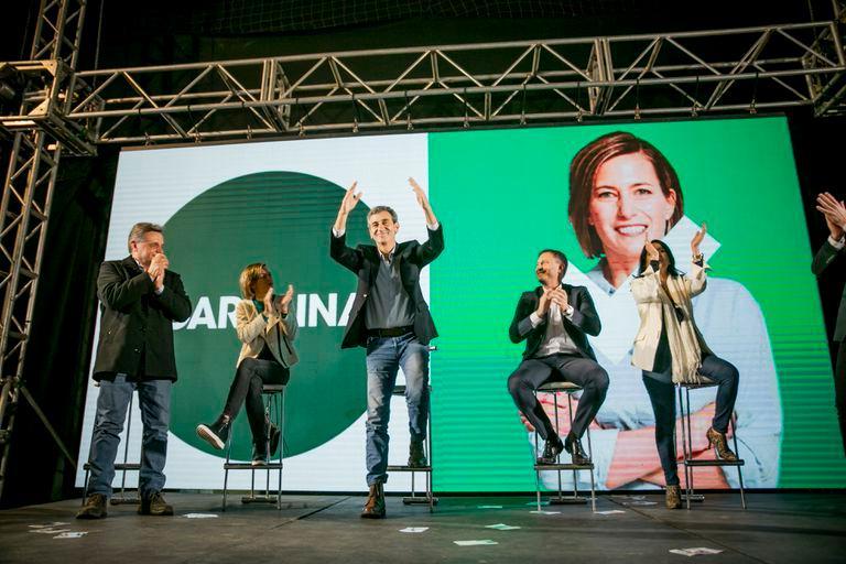 LANACION's tweet photo. Randazzo pidió el voto fuera de la grieta: “Esta polarización es un negocio que nos condena al fracaso” https://t.co/xF1LHC7Q5P https://t.co/WI7Qyv2ha5