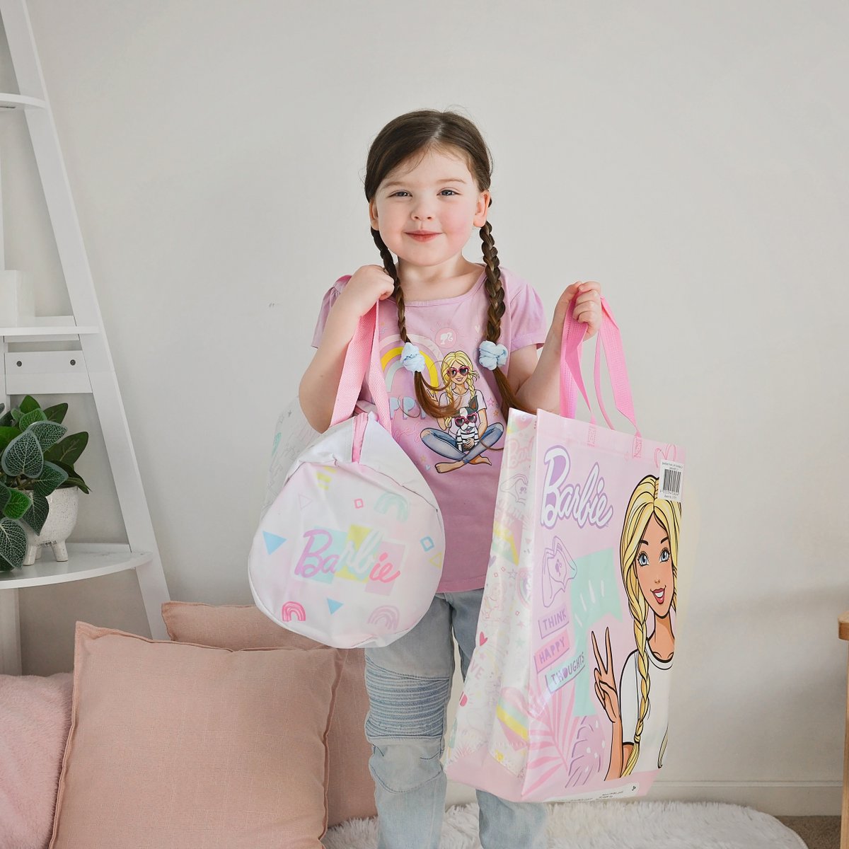 ShowbagLand's tweet photo. Sienna is looking FAB in her new Barbie Fab getup. 
​📷: @mummys_a_photographer https://t.co/JQSwX1GzEQ