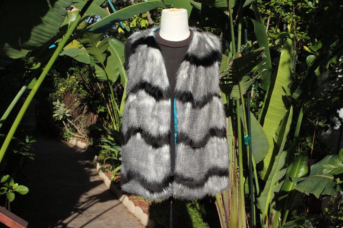 WestValleyForge's tweet photo. Celebrate this faux fur vest today! #veganfashion #vegan #fashion #vintage #womensfashion #vintagefashion https://t.co/zKJdoziTDP