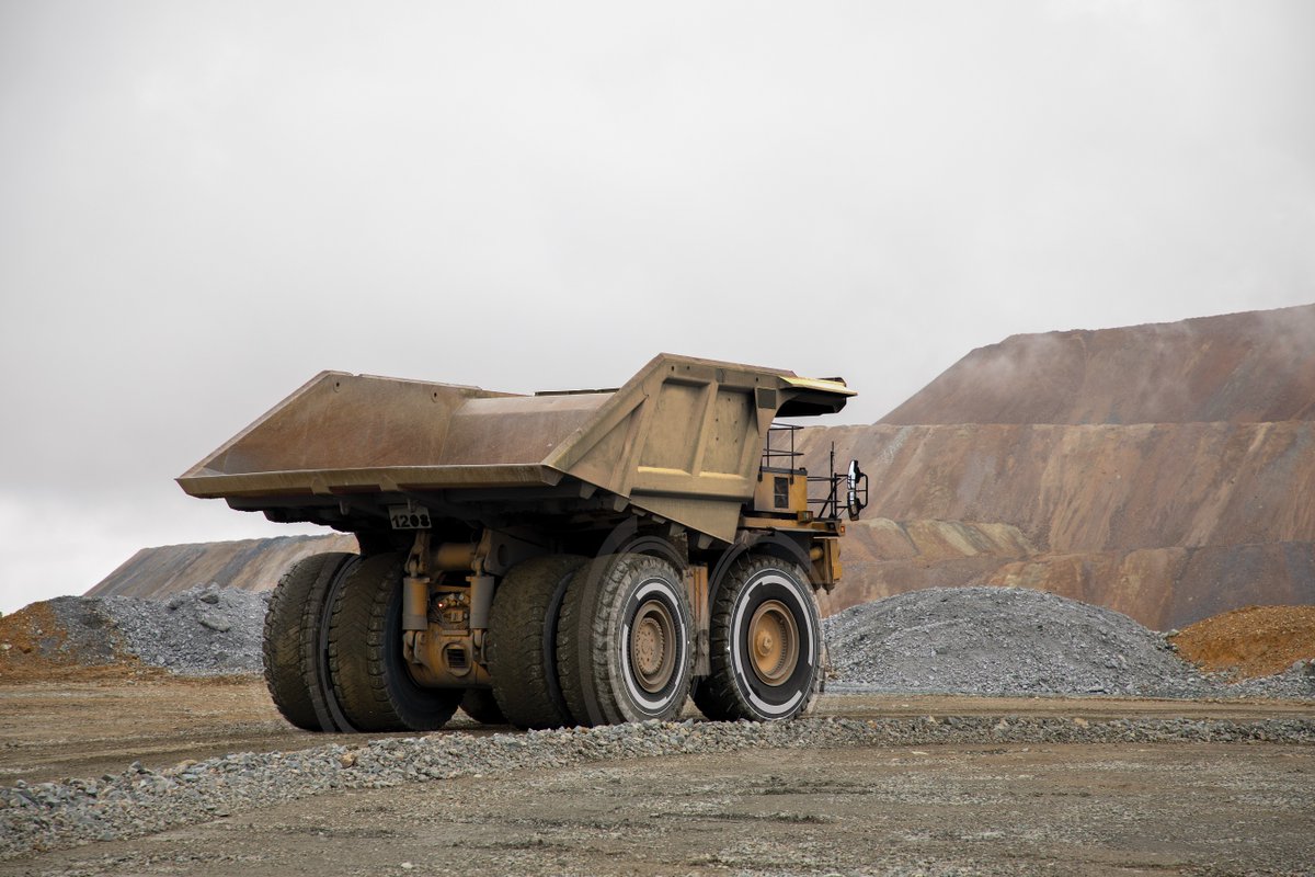 im_mining's tweet photo. .@Bridgestone will highlight its full #miningtyres offer at @MINExpo2021 inc its innovative optimised #MasterCore tyre line, produced at its #Aiken US plant since Sept 2020, & #itrackII real-time #tyremanagement system for live performance data & insights https://t.co/aIdHaBiHfU https://t.co/tptcIPsW8q