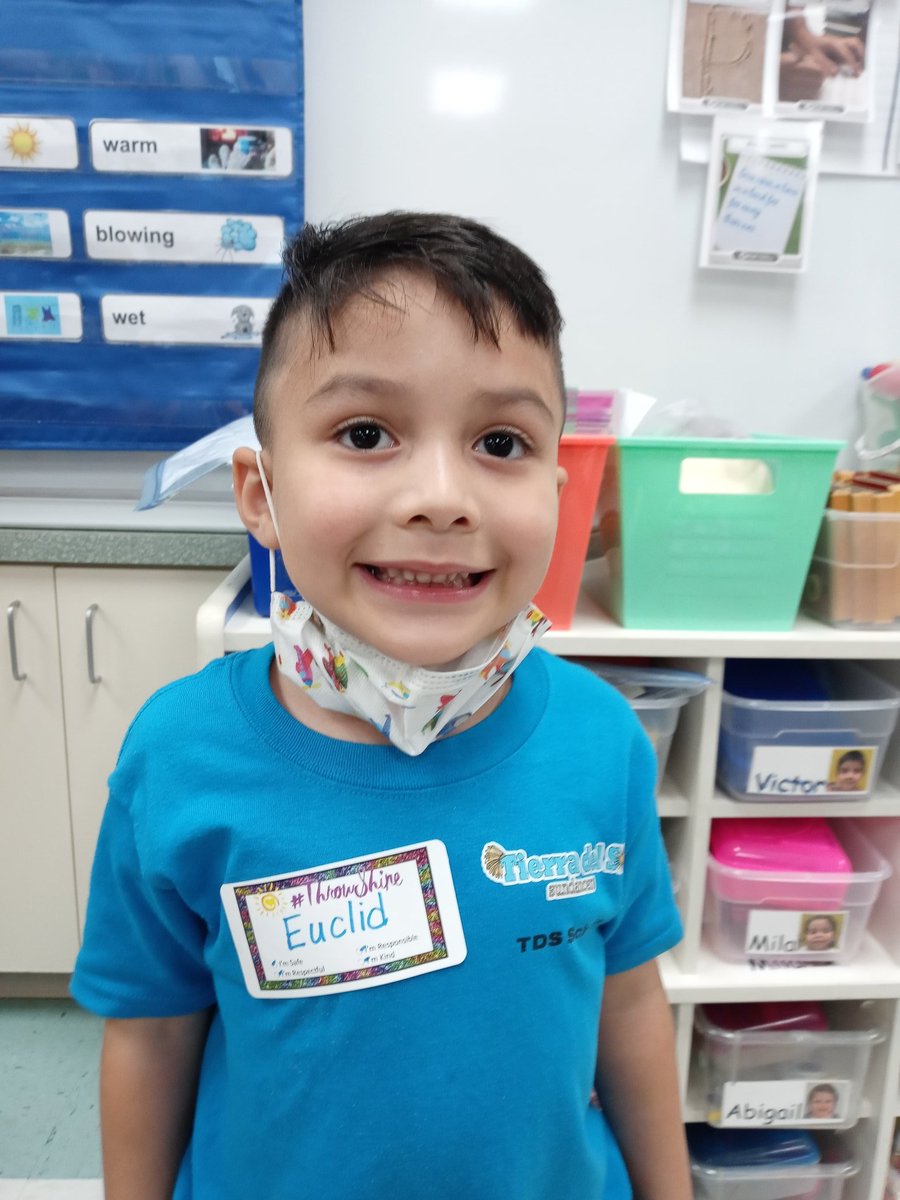cchavez_TDS's tweet photo. #ThrowingShine ✨ on Euclid! Euclid is safe, kind, respectful, and responsible! 💙💛 #prekrocks #ThrowShineThursday @baguayo_TDS @CarrieLavin @Rachael97011 @TierraDelSol_ES @RebecaParada_ https://t.co/8VnJdbk3Fi
