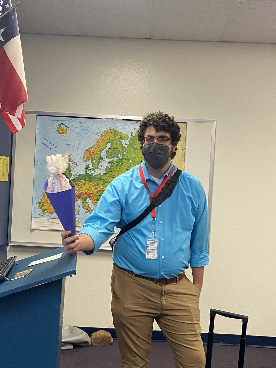 frauoviatt's tweet photo. German club opener was a great success! We made Schultüten to celebrate the new school year. #germanrocks #ghsunity #BackToSchool https://t.co/9FbTW0mbAl