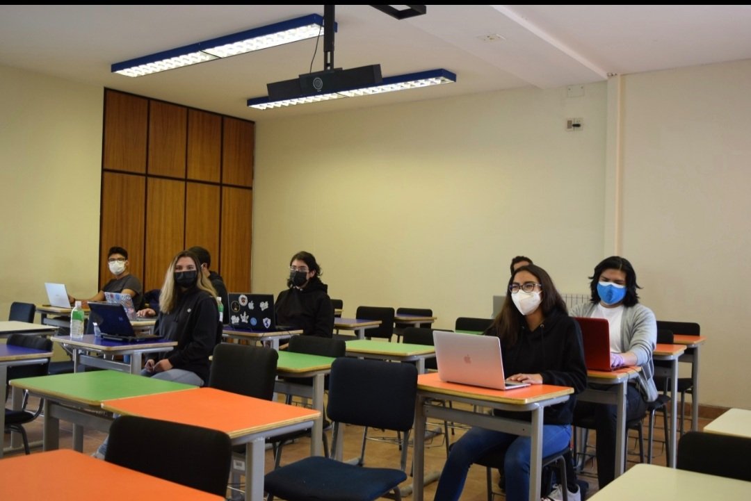 El modelo multimodal académico de la UPB asegura la calidad del proceso en todas sus modalidades. Es un placer ingresar a una nueva etapa de su implementación, con 30 aulas altamente equipadas a nivel nacional. <a href="/UpbBolivia/">UPB</a>