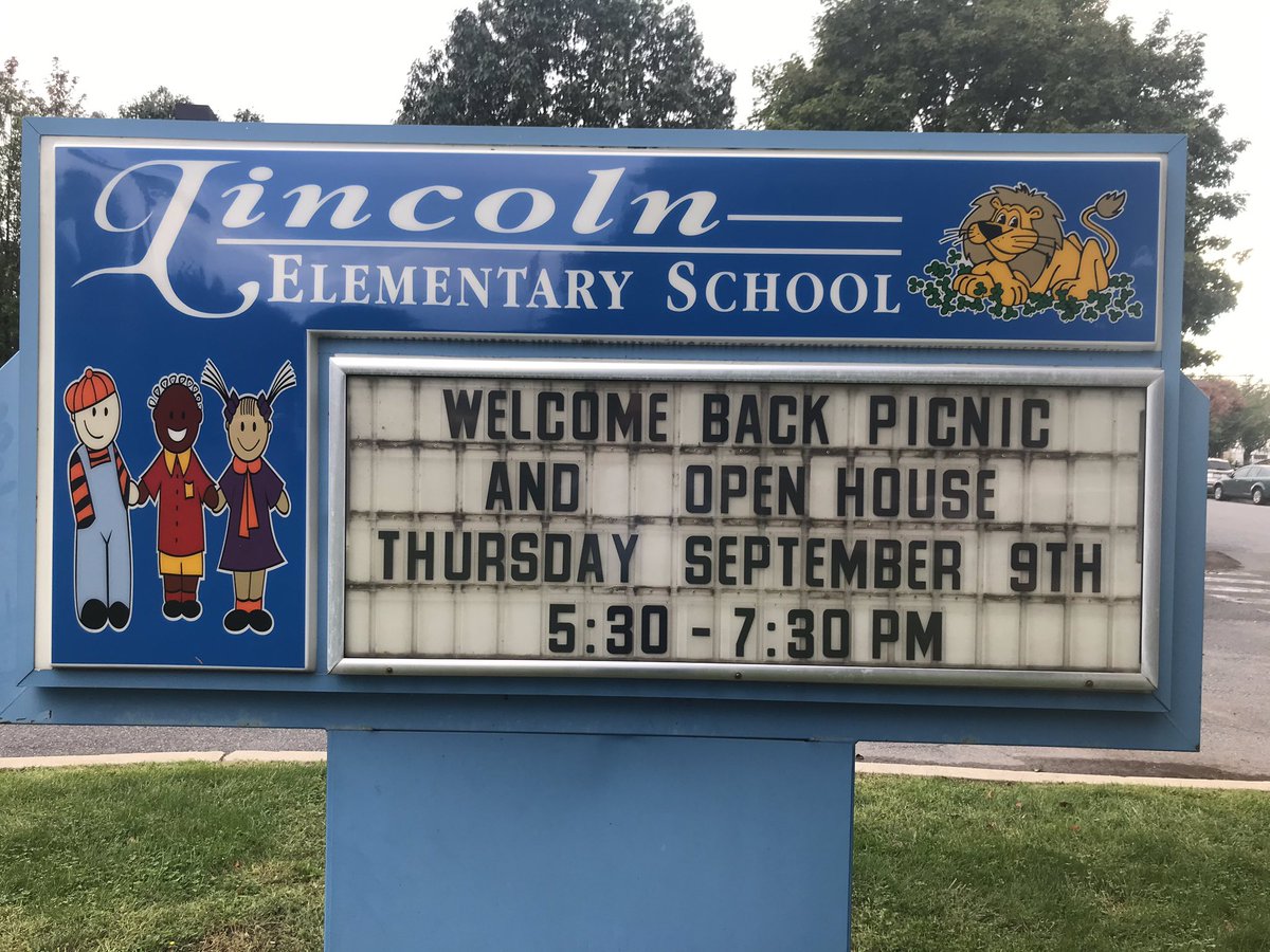 basdjacksilva's tweet photo. .@BASDLincolnCS Open House. Thank you to the teachers, parent volunteers, community partners, and @MrGBASD for making it all about the community and student success. @BethlehemAreaSD https://t.co/XPCV9cXtqj