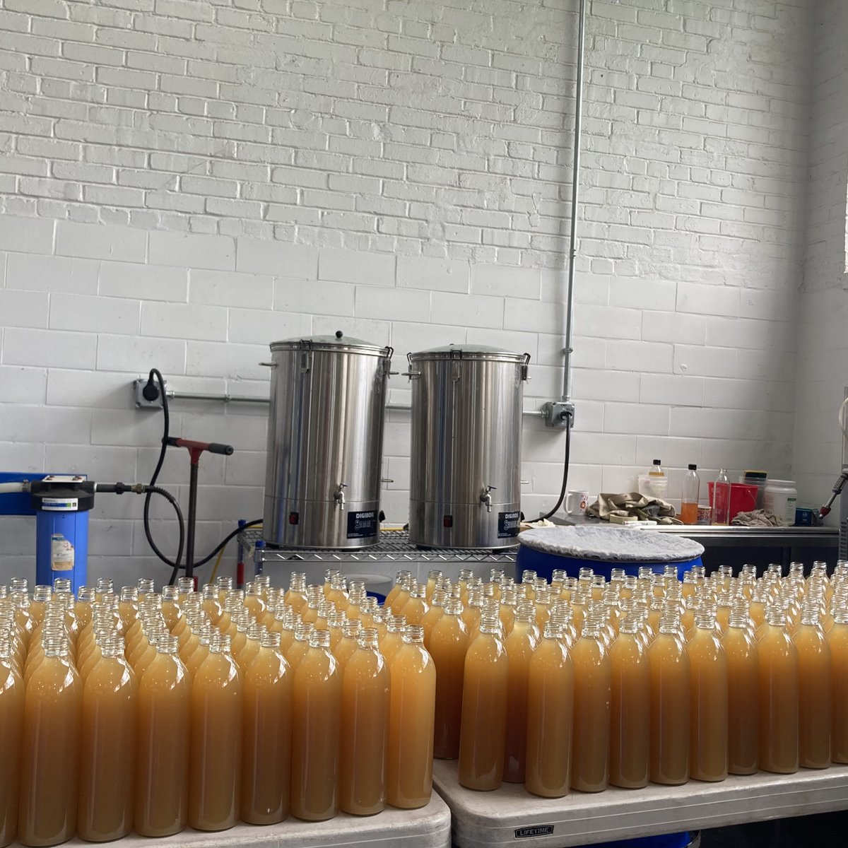 Number1Sons's tweet image. We did a lot of prepping for markets today! 🥒🧄🌶🍹