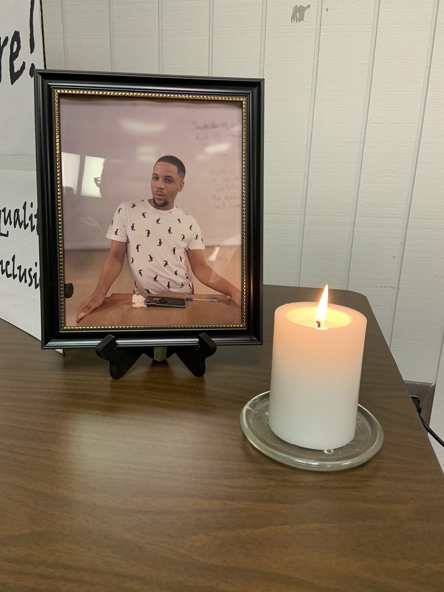PatrickShane318's tweet image. Enjoyed our 1st meeting of the semester as we celebrated and remembered the life of our fallen angel @Sammy_Hurt 💙🙏🏽🌤. May you continue to rest in love and peace until we join you in the clouds, Amen. #LLSam #whatsteas #restinlove #LGBTQ @AlcornStateU