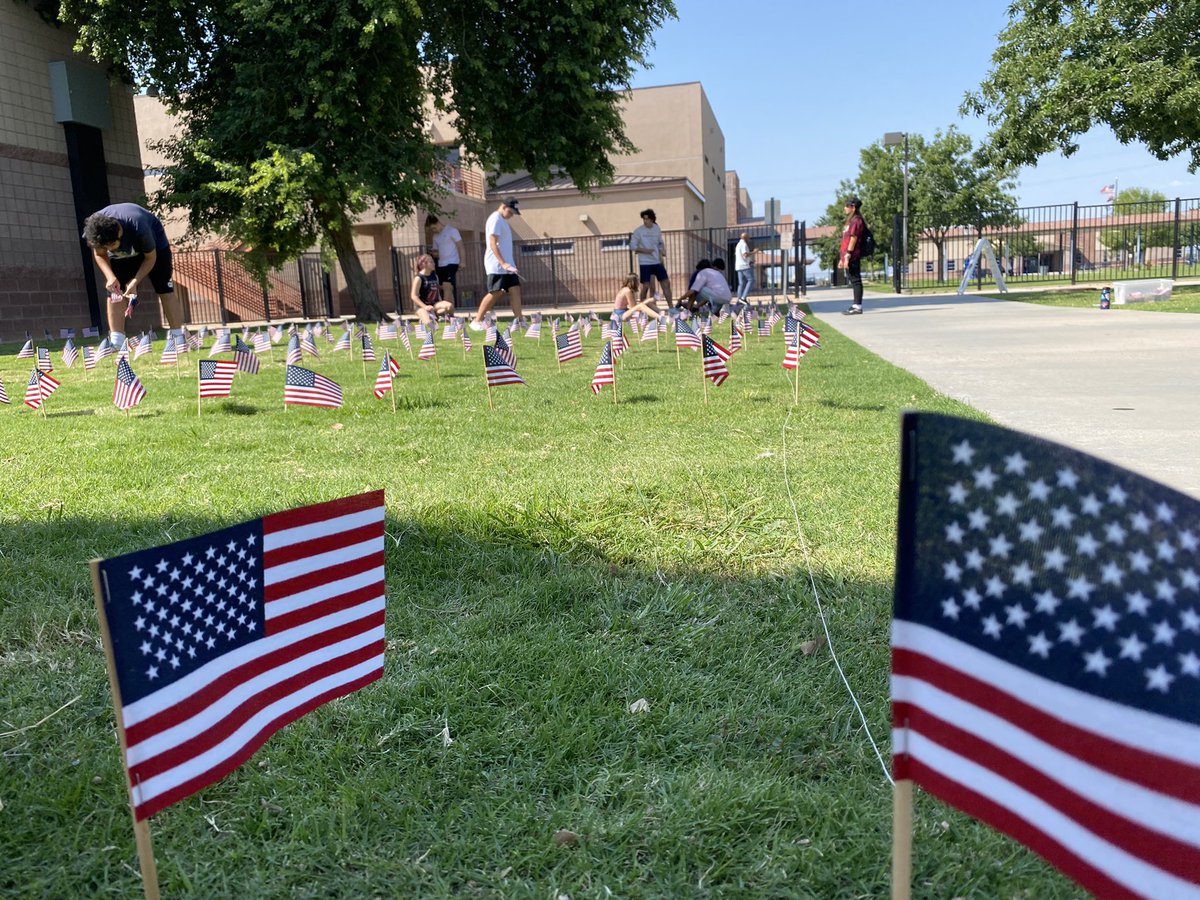 TPUSA_Perry's tweet image. Thanks to all the volunteers who came to set up the @TPUSA_Perry 9/11 “Field of Flags” Memorial @PerryPumas07 @TPUSA #Pumanation