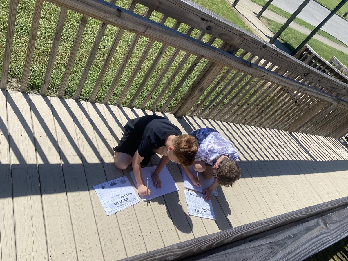 Miss_Dubb's tweet photo. Outdoor writing workshop brought to you by beautiful weather and bearable temps ☀️📝 https://t.co/Qe2fVzjTib