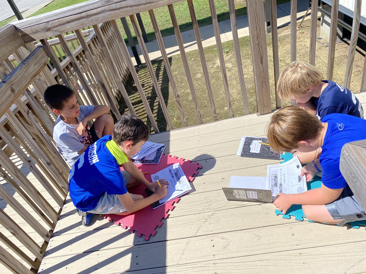 Miss_Dubb's tweet photo. Outdoor writing workshop brought to you by beautiful weather and bearable temps ☀️📝 https://t.co/Qe2fVzjTib