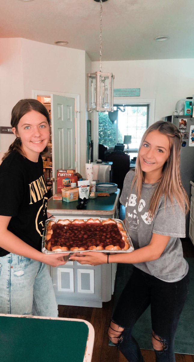 WiggintonGrace's tweet photo. DUKE AND LIL WIGGY'S cherry dessert!!
😋🍒 @JhsOwlsvball @JordanWhit17 #buddydate #doyouknowyourteamate #week1 https://t.co/rB4ZfZo78s