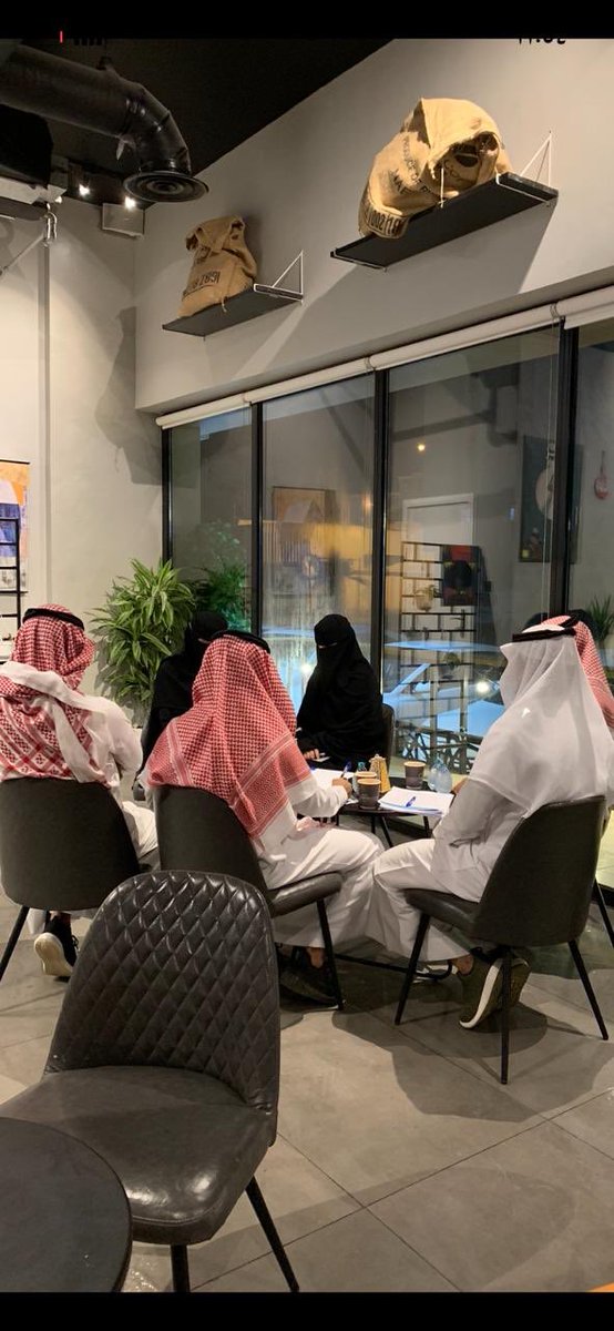zumoradApp's tweet photo. 🌐الاجتماع الاول لموظفي التطبيق لعام ٢٠٢١م بيبقى يوم عظيم للجميع🙏🏻 💨💨💨🚗 #جازان_الان https://t.co/VVwzH0Tbwx