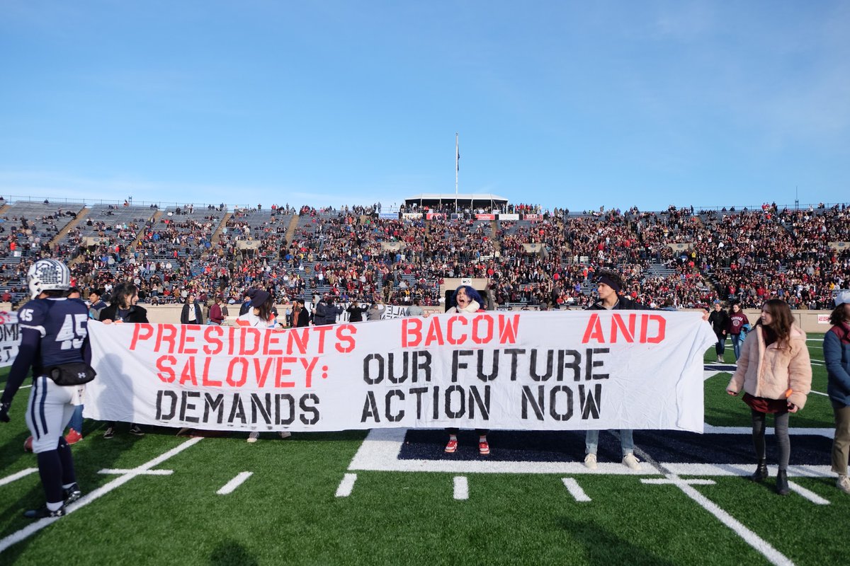 BREAKING: After a decade of constant pressure by students, faculty, and alums, @HARVARD IS FINALLY DIVESTING FROM FOSSIL FUELS. It’s a massive victory for our community, the climate movement, and the world — and a strike against the power of the fossil fuel industry. (THREAD)