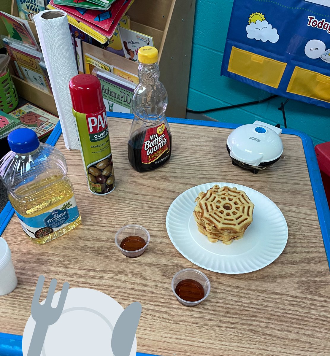 Preschool_BES's tweet photo. 🧇 Ms. W made “web” waffles for us this morning. Apparently preschool REALLY loves waffles 🧇 #spedpreschool #wafflesare #SimplytheBESt https://t.co/j3toiNYgP4
