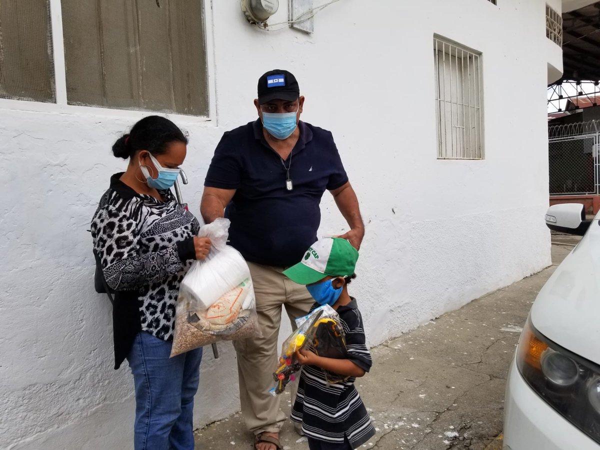JoseAlb95704546's tweet photo. #JocheVillanueva el día de hoy visitamos las Ribera del rio en EL CANALON con el #AYUDATON seguimos siendo instrumentos de Bendicion @flexsgomez @jackuriarteoficial @Tito_alcalde #Presidente @David_Chavez #Alcalde y los 23 #VotaTodoTodito https://t.co/NjMz1V8EnP
