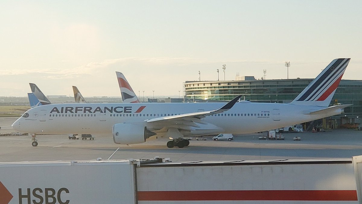 veryboeing's tweet photo. Air France #A350 -941 #FHTYG taxiing out as #AF351 CYYZ https://t.co/H7cFh9WsTR