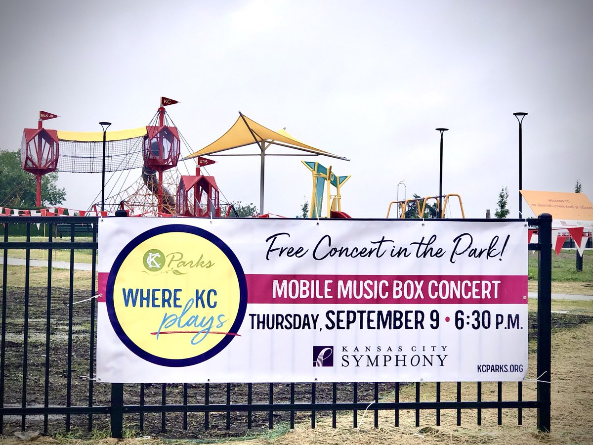 KCMOParks's tweet photo. People are starting to arrive! It’s a perfect night for a #free @kcsymphony #ConcertInThePark #MLK #KCParks #WhereKCPlays #MobileMusicBox #KCSymphony https://t.co/BqPeMtJuf7