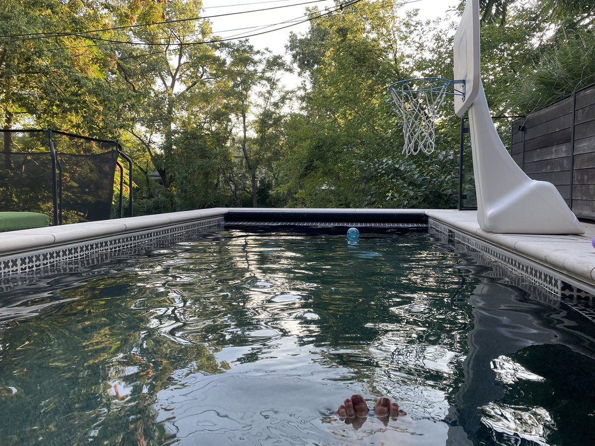 alliewalkwithme's tweet photo. #LPT: Get a job you love, then also get a heated pool so that when your day is done you can splash right into bliss. https://t.co/EKPVQetE1l