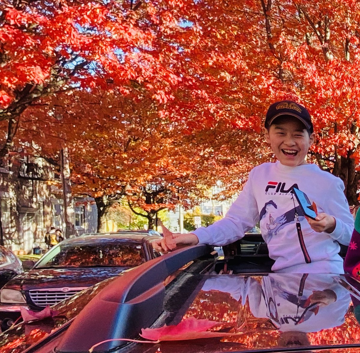 孤独星球2014版《加拿大》旅行指南这样描述：“造物主一定是怀着无比喜悦的心情设计加拿大的……”这个处于蓝色星球顶端，被森林 海洋 雪山 冰川 湖泊 草原拥抱的国家，自然资源的配置绝对是上帝对这方土地的厚爱与恩宠。加拿大，一个你来了就不想走的地方。🙏