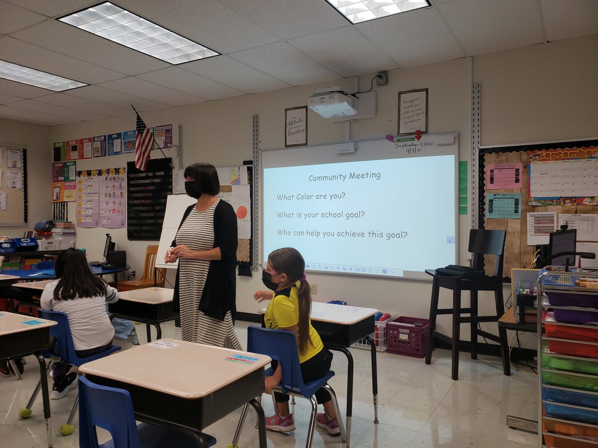 MsHernandezPCSD's tweet photo. Community meetings are going strong at Oakside! #WhatColorAreYou #WhatIsYourGoal #WhoCanHelpYou #OaksideStrong #OwlPride #PeekskillStrong https://t.co/nRX9uUEas4