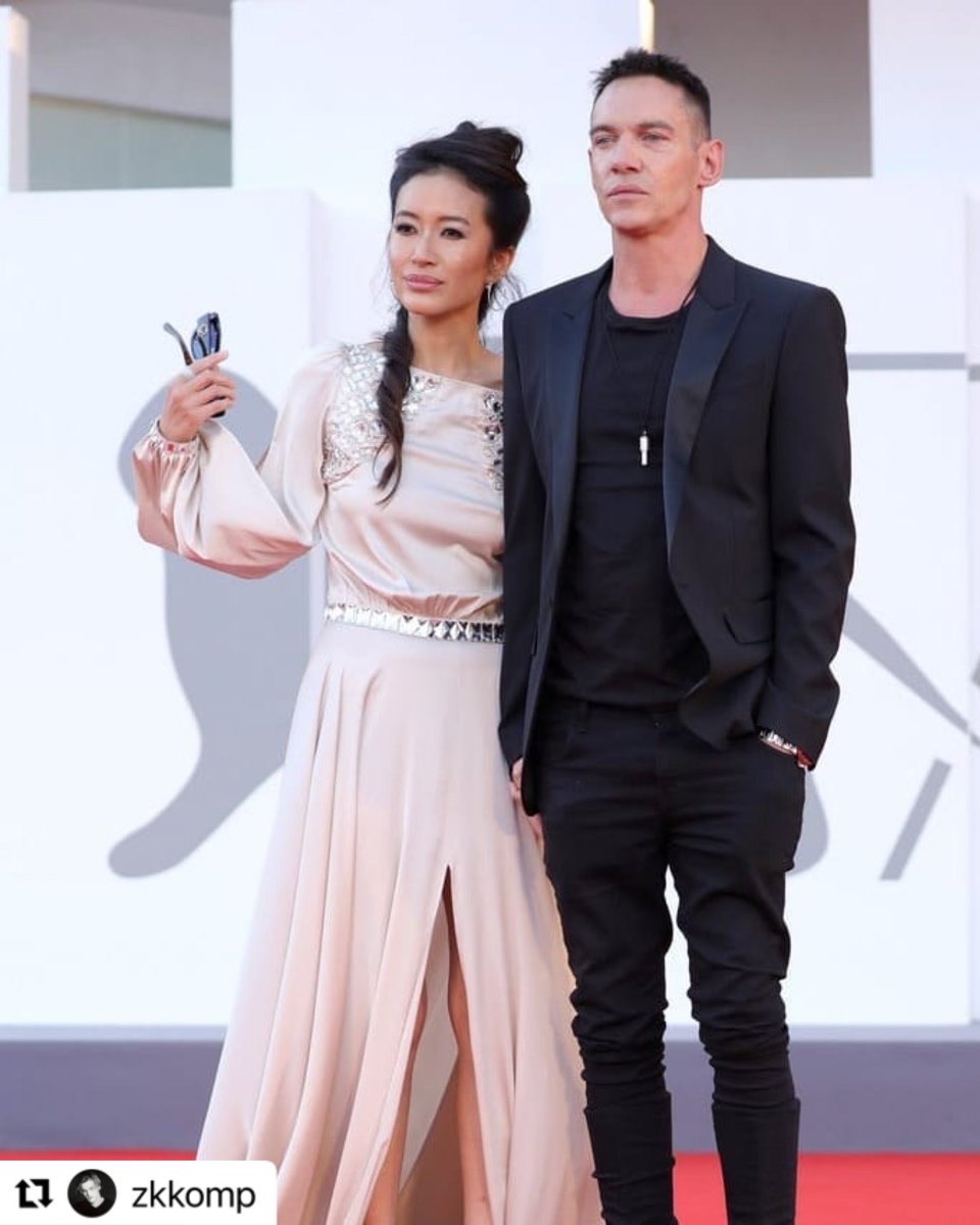 JRM_Love's tweet photo. #JonathanRhysMeyers and wife Mara Lane Meyers attend the red carpet of the movie "Freaks Out" during the 78th Venice International Film Festival on September 08, 2021 in Venice, Italy.
 #Venezia78 #Venice78 #mostradelcinemadivenezia #mostradelcinema #VeniceFilmFestival https://t.co/NRShXKmQbz