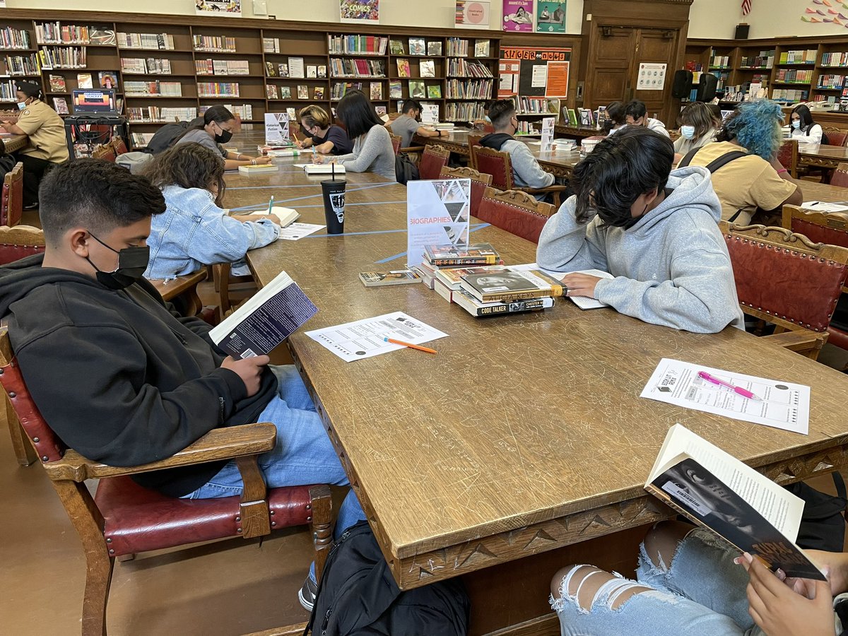 Fabulous genre remix lesson with <a href="/ChaffeyLibrary/">Chaffey High Library</a> today!  All my students left with new books to rekindle their love for reading. Such an inspiring library team! 💕📚🐯