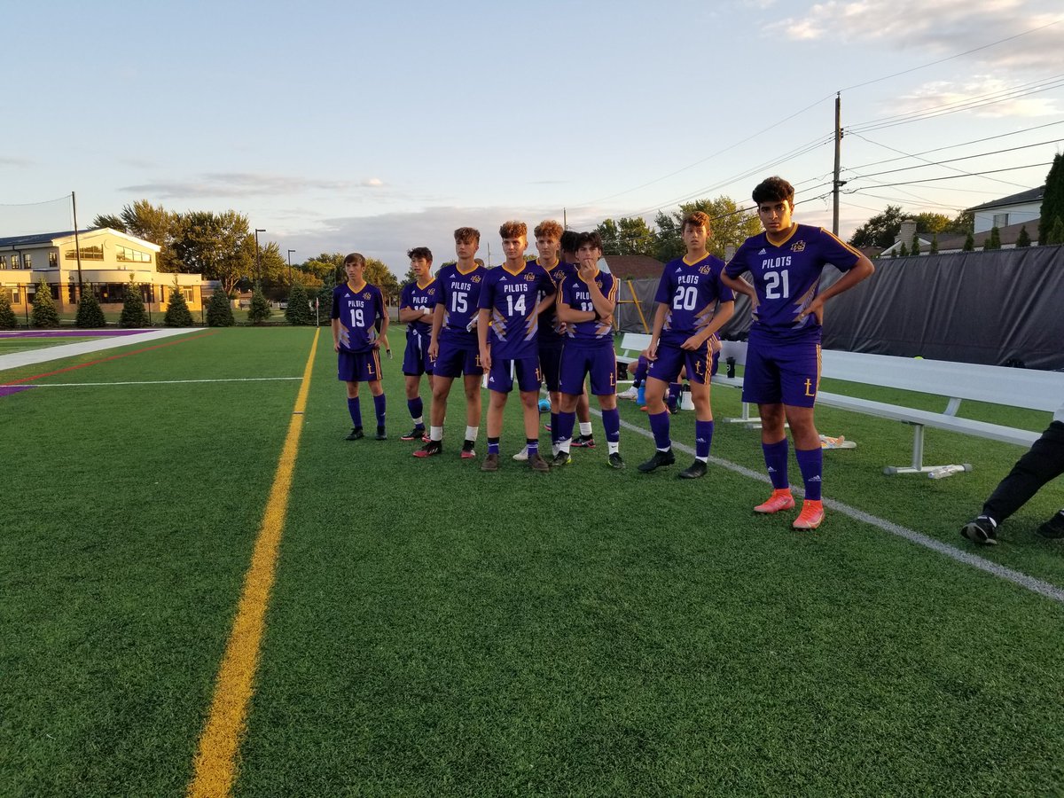 .@DLSSoccer_MI is tied at 2 with the @BroRiceWarriors, with 2:43 to play. Watch the rest of the game LIVE at delasallehs.com/athletics-home… #PilotPride