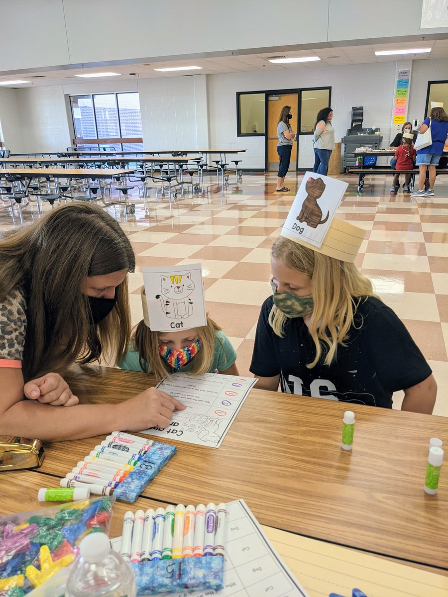 MsHolt12's tweet photo. Literacy Night was so fun!! #bbproud #lovemylisd 📚 https://t.co/okDdYj0OKa