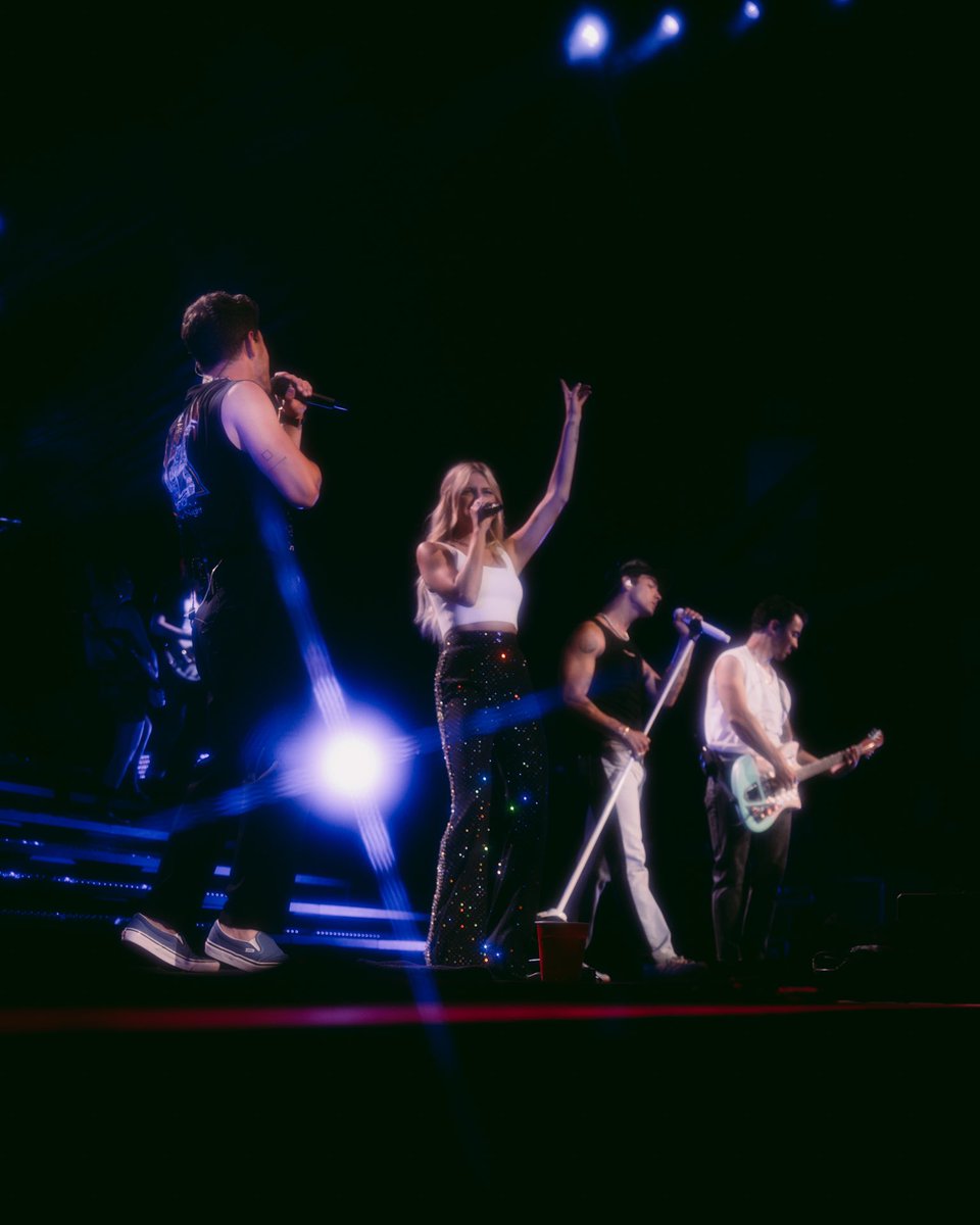 jonasbrothers's tweet photo. #RememberThisTour https://t.co/DKvHKDqabR