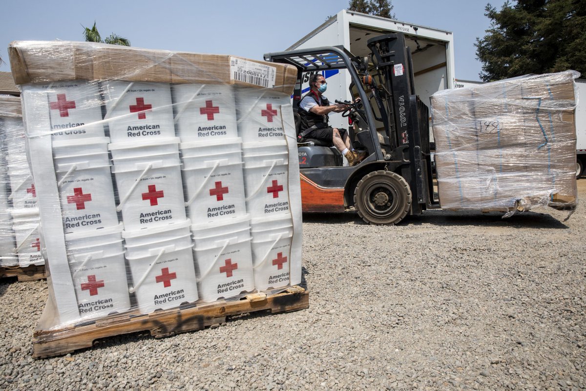 RedCrossNorCal's tweet photo. 👉 With the combined responses to the west coast wildfires &amp; Hurricane Ida, the 
@RedCross has provided some 41,000 overnight stays during the past several weeks. 
👉 In that same period, we've provided 341,000+ meals/snacks &amp; distributed 111,000 relief items. #RedCrossResponds https://t.co/Axa0bExUgt