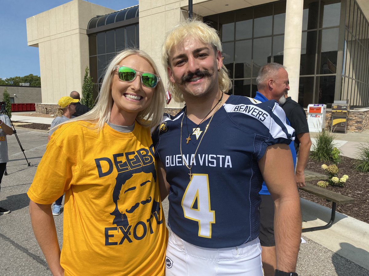 It was exciting to meet my favorite college football player, Deebo. <a href="/derien24/">deebo</a> <a href="/RAYGUNshirts/">RAYGUN</a> <a href="/WHO13news/">WHO 13 News</a>