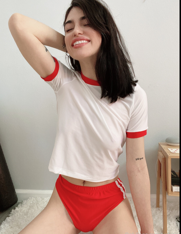 Mariaanude's tweet photo. Coucou mes amours !🥰 #RT + #LIKE = #NUDE Gratuites .. https://t.co/4IuWTyEBG5