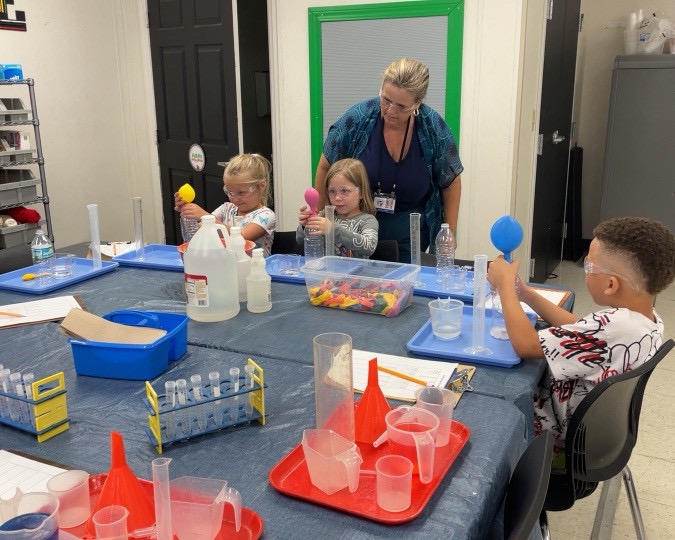DebbieTorres69's tweet photo. Second graders investigating solids, liquids, and gases! Ooblek, tissue in a cup, index card under cup of water, lovely liquids, and Balloon Bottles comprised our stations! https://t.co/Nn5ZBbPwSM