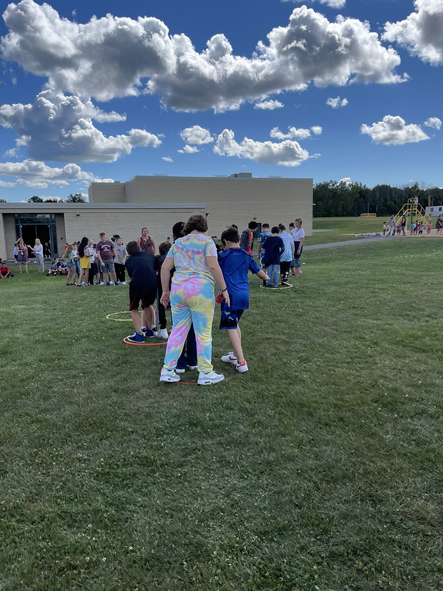 MrGardner8's tweet photo. Day 2 in the books!
- A reading of The Gardner Times to learn about classroom procedures and expectations 
- Water Toss with the entire 6th grade
- Hula Hoop relay with the entire 6th grade https://t.co/JJKlcjjRx5